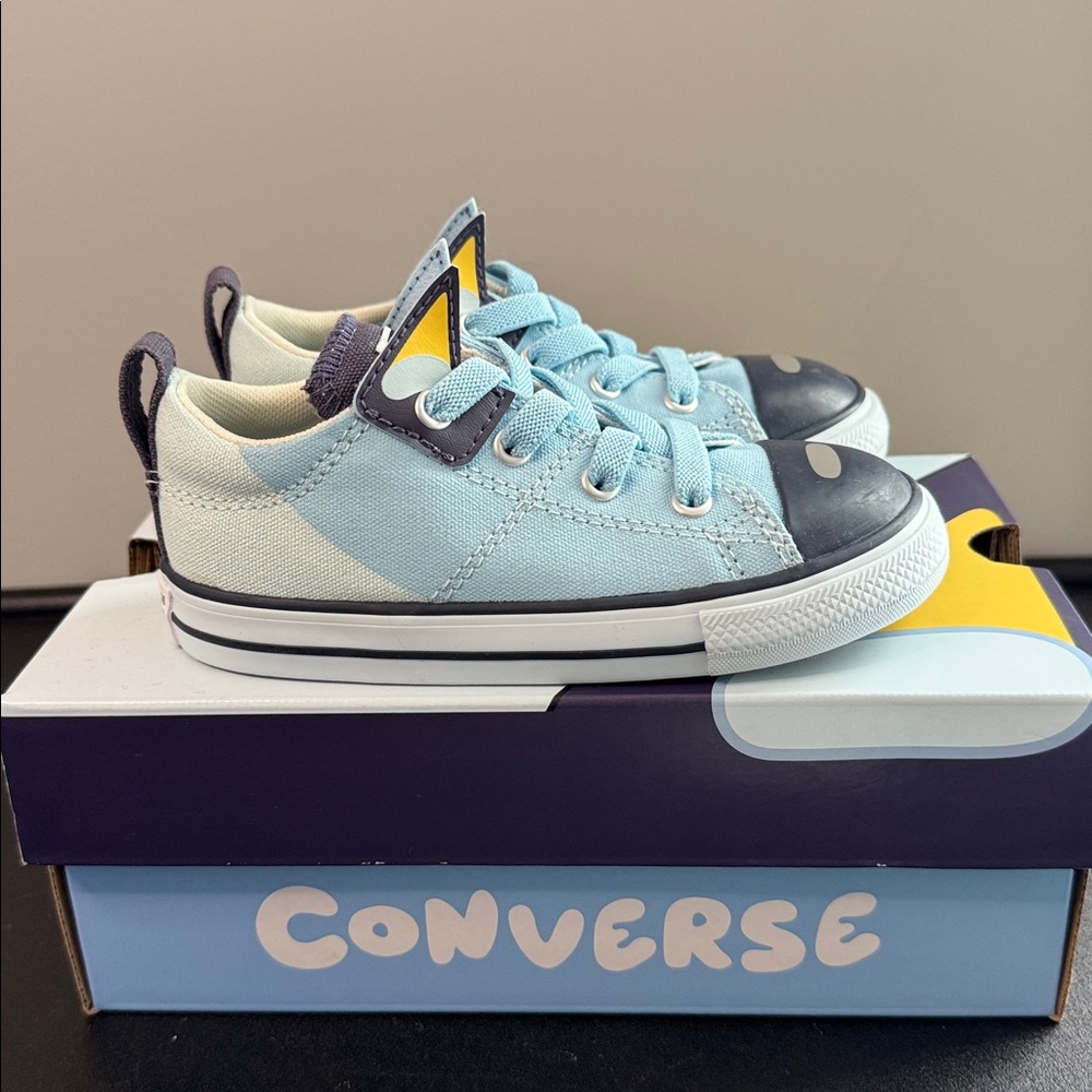 Converse Bluey Light Blue and Navy Low Top Sneakers Toddler Size 9 New NIB